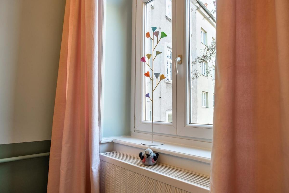 Feel At I Bright Windows I Penzing Trainstation Wien