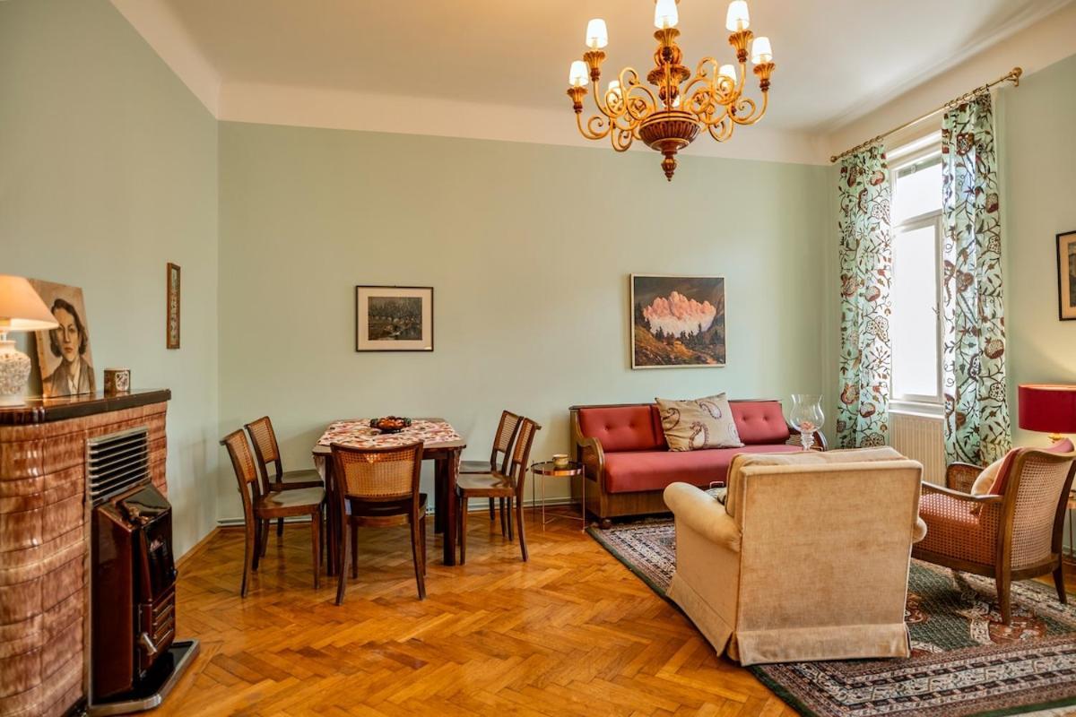 Apartment Feel At I Bright Windows I Penzing Trainstation