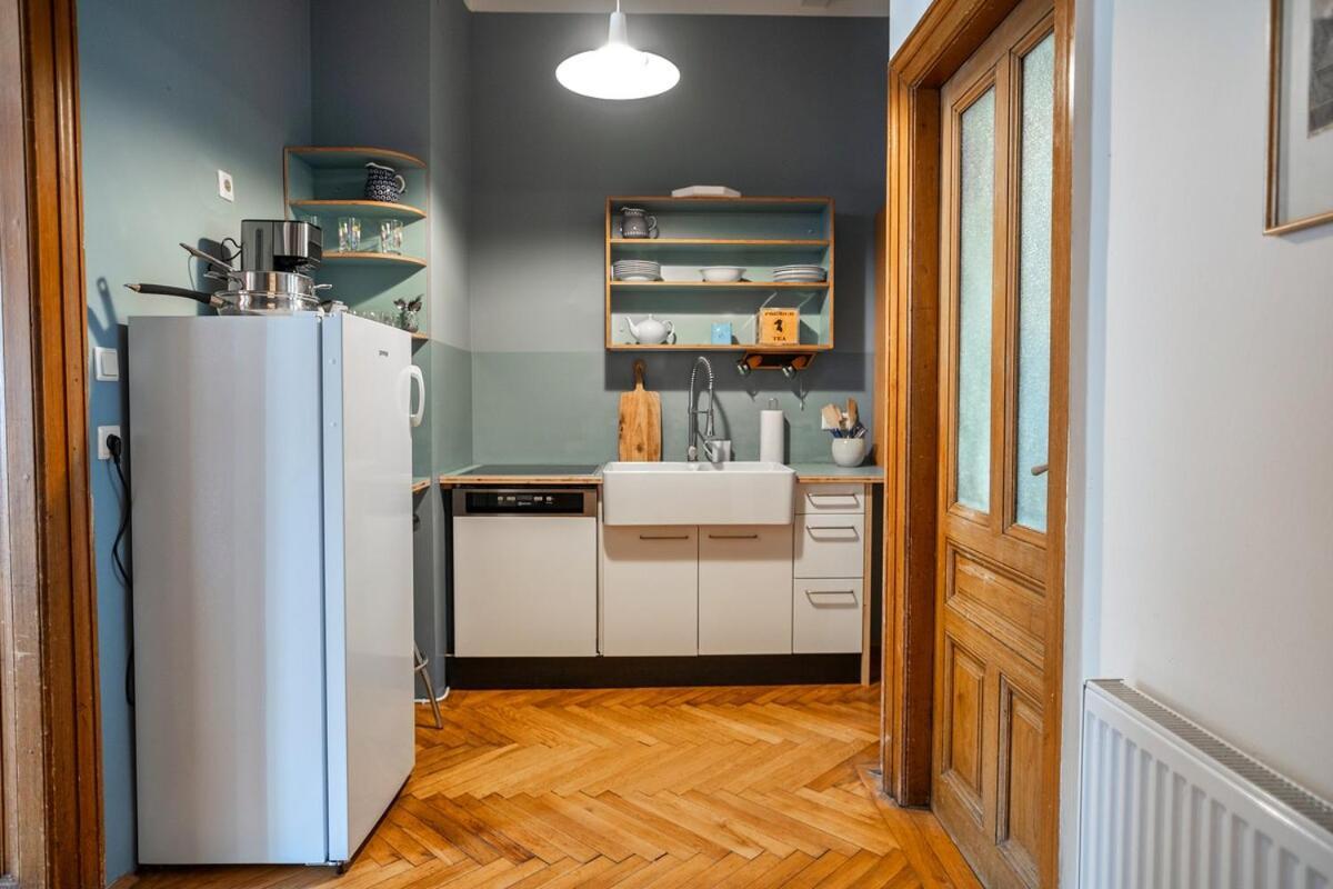 Apartment Feel At I Bright Windows I Penzing Trainstation Wien